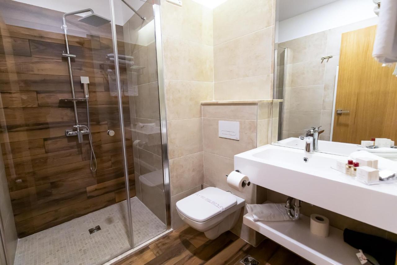 Grand View Hotel & Suites Copou Яссы Экстерьер фото