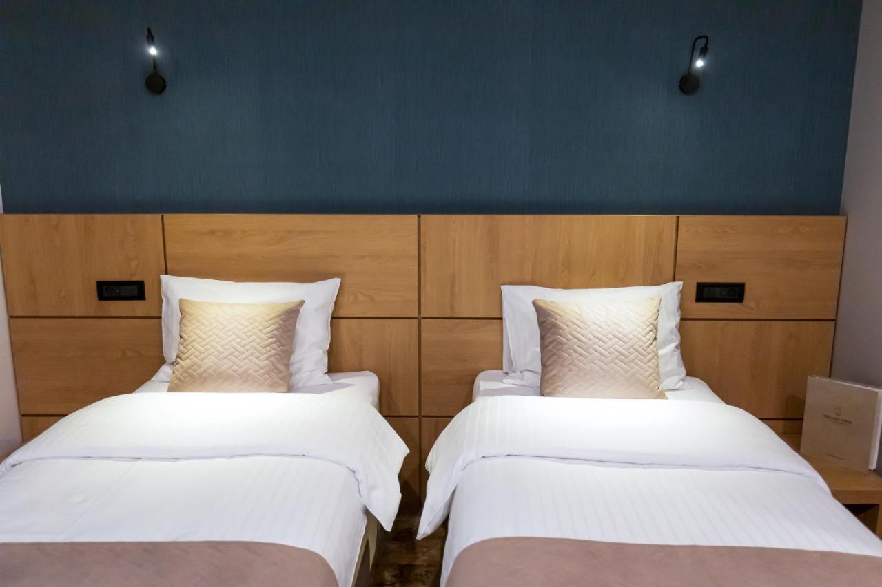 Grand View Hotel & Suites Copou Яссы Экстерьер фото